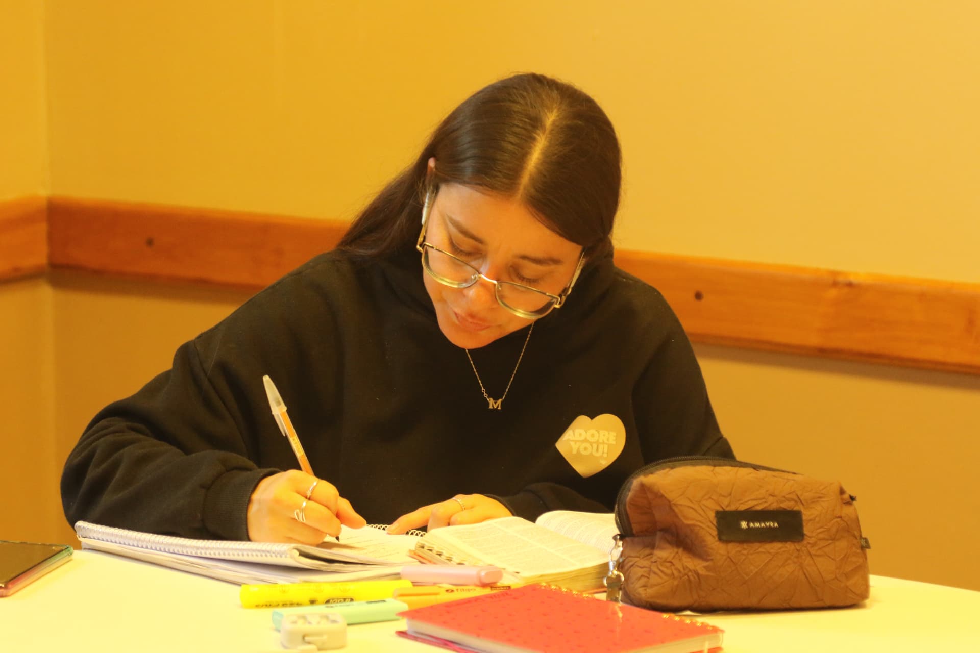 Estudiantes en clase en el instituto